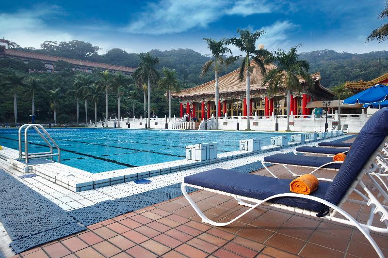 The Grand Hotel Taipéi Exterior foto The swimming pool at the Hong Kong Country Club
