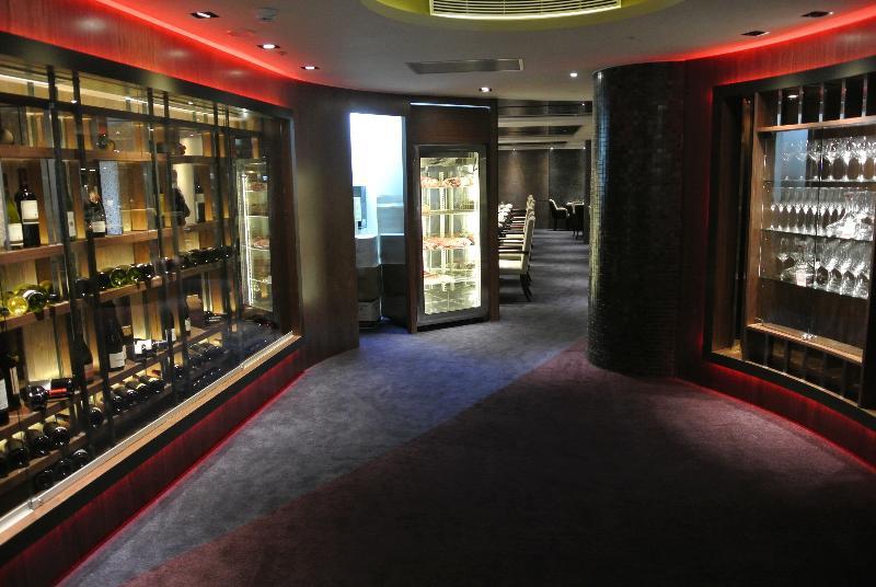 The Grand Hotel Taipéi Exterior foto The wine room at the restaurant