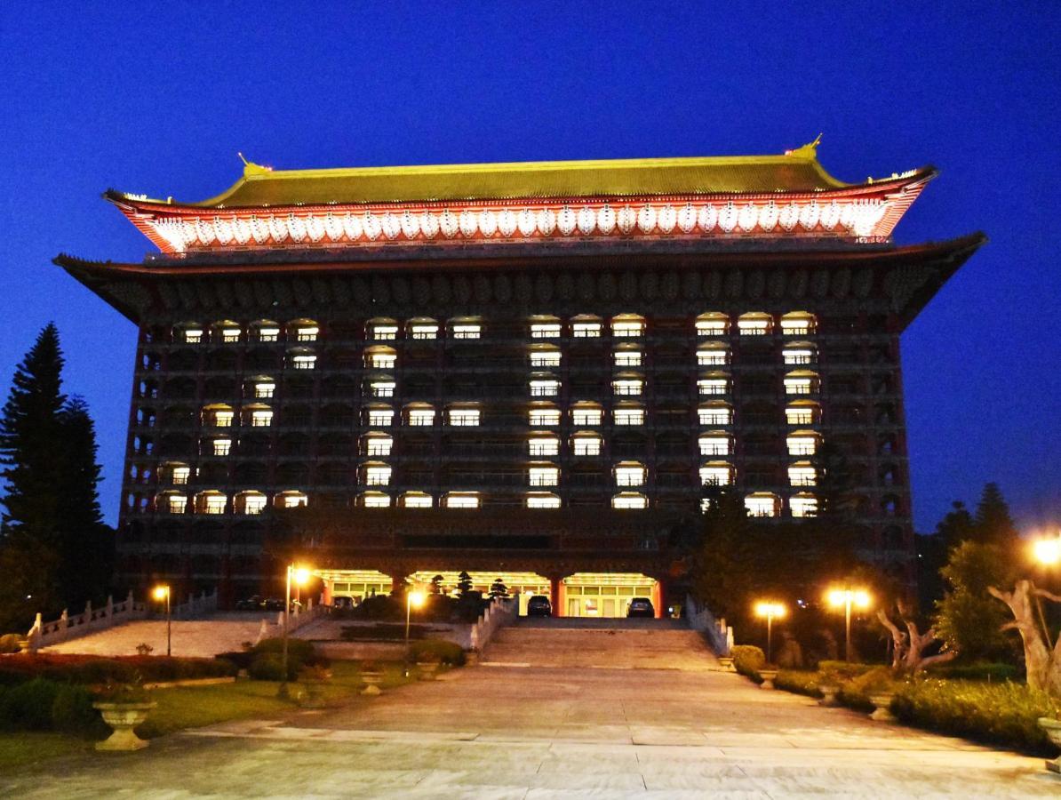The Grand Hotel Taipéi Exterior foto The National Library of China